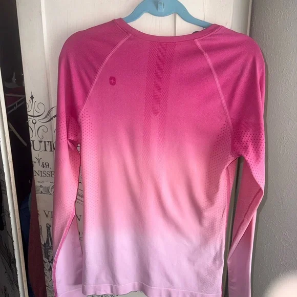Very Gently Preowned F’ing Pink Ombré Salta Seamless Underscrub W/Tiny defect - Picture 8 of 11